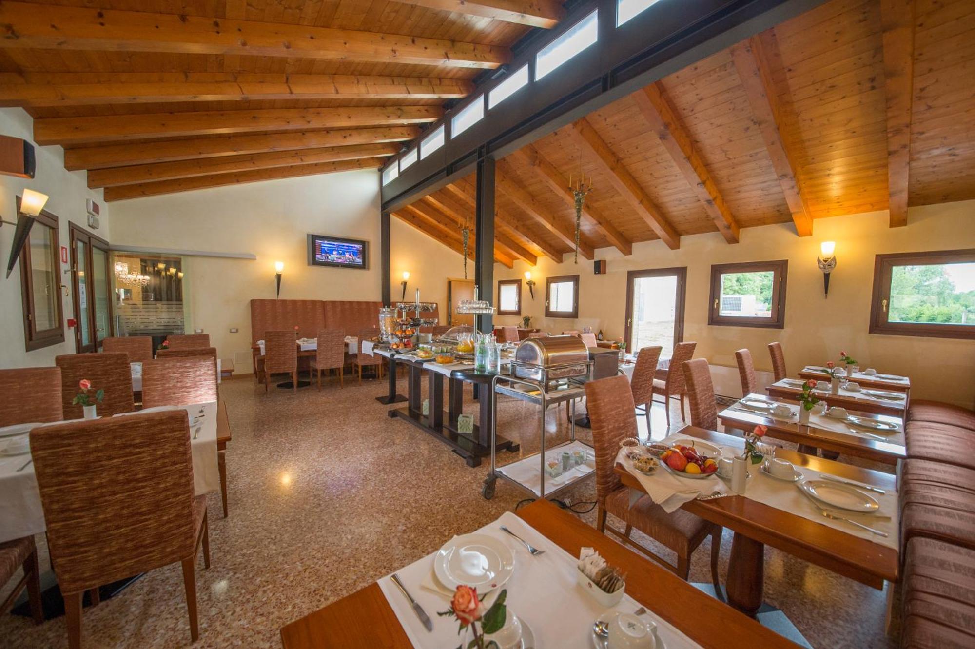 Hotel Venice Resort Airport Тессера Экстерьер фото