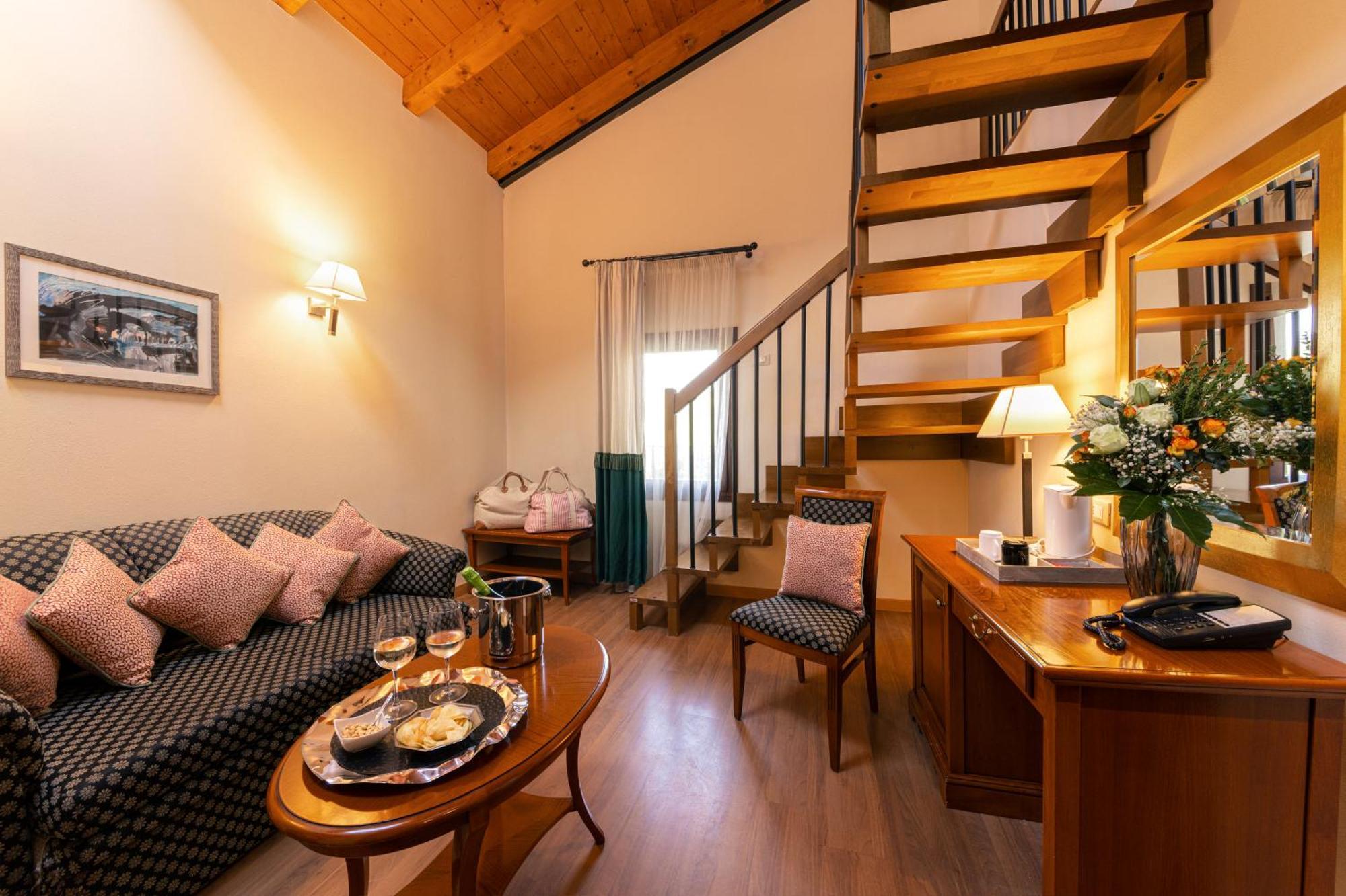 Hotel Venice Resort Airport Тессера Экстерьер фото