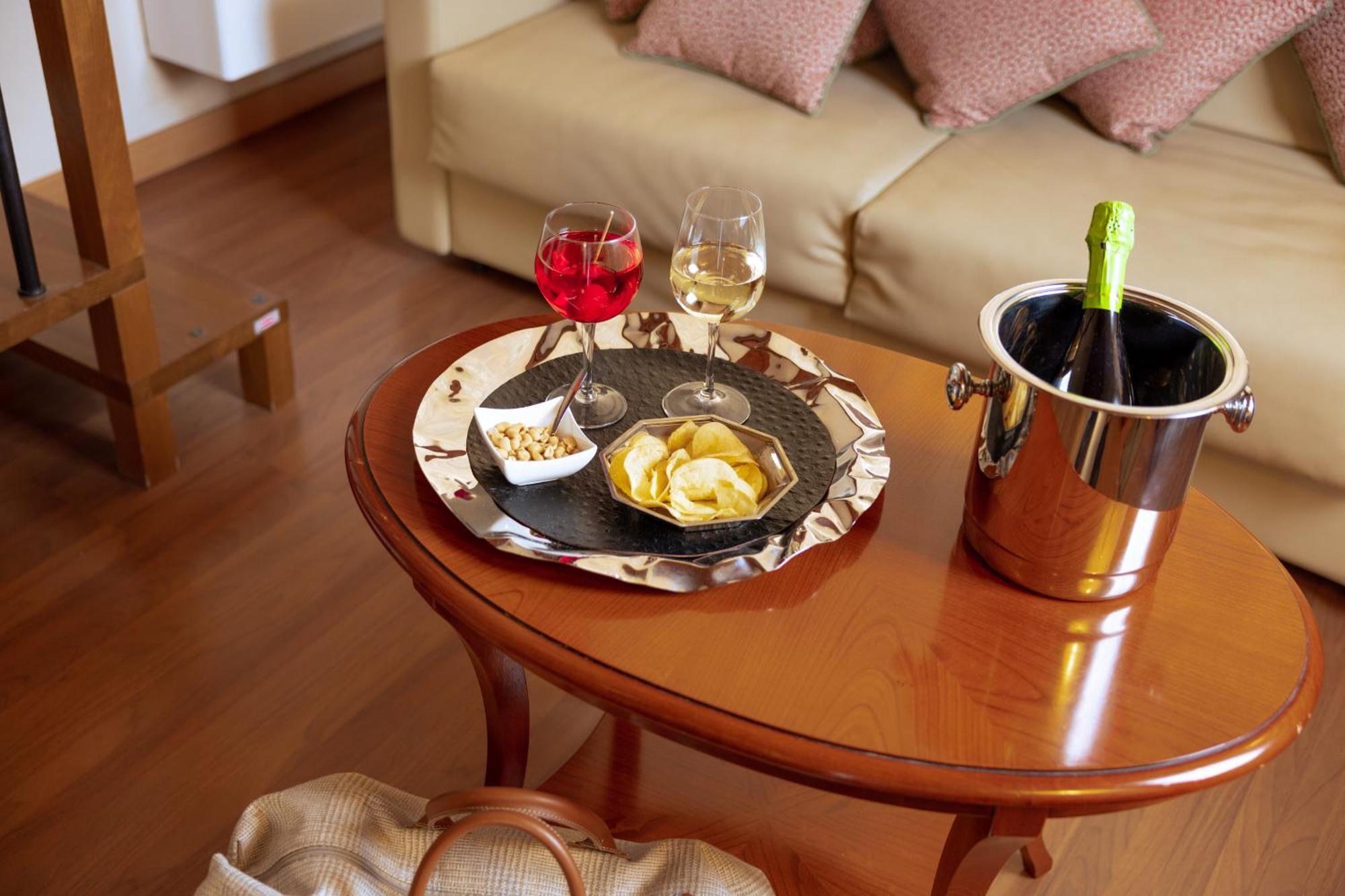 Hotel Venice Resort Airport Тессера Экстерьер фото