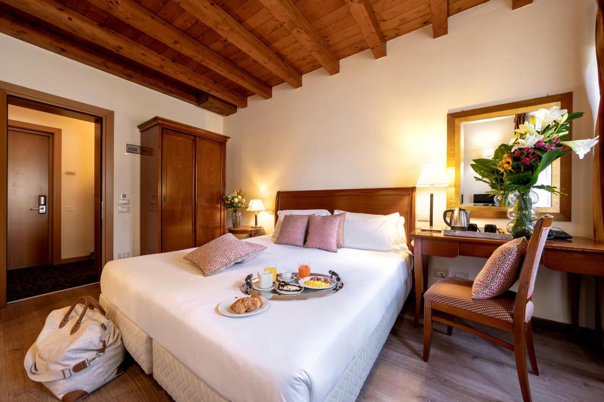 Hotel Venice Resort Airport Тессера Экстерьер фото