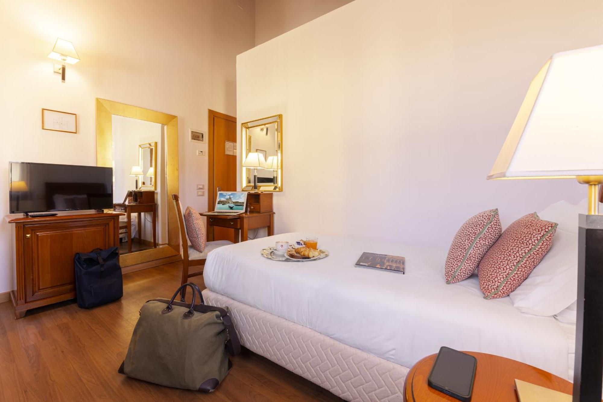 Hotel Venice Resort Airport Тессера Экстерьер фото