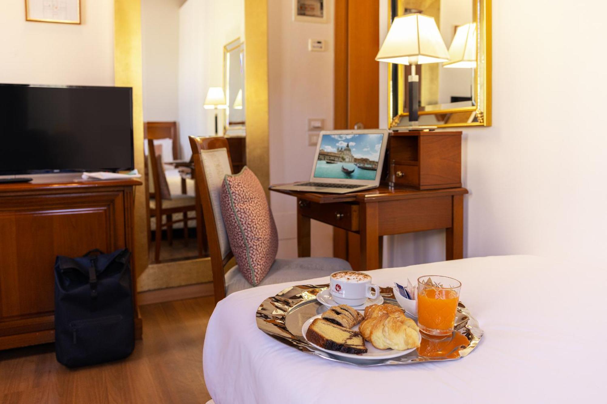 Hotel Venice Resort Airport Тессера Экстерьер фото